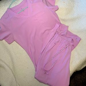 MEDCOUTURE LILAC/PINK SCRUB TOUCH SCRUB SET